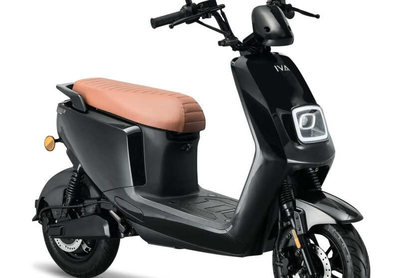 De IVA E-GO S4 2.0 is de nieuwste generatie binnen de populaire S-serie van IVA. Dit model is volledig vernieuwd en voorzien van betere prestaties, een sterkere accu-optie en een nog moderner ontwerp. De S4 2.0 biedt maximale efficiëntie, stille elektrische aandrijving en een comfortabele rijervaring voor zowel korte ritten als dagelijks woon-werkverkeer.