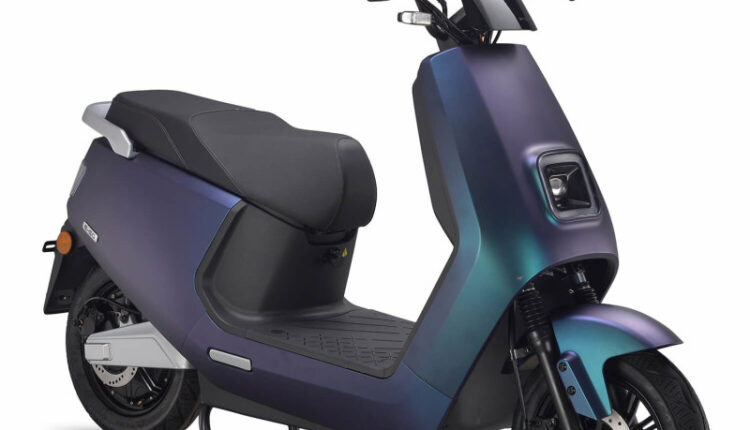 De IVA E-GO S8 is één van de meest moderne en krachtigste elektrische scooters binnen de IVA E-GO serie. Met zijn hoogwaardige afwerking, verbeterde accuprestaties en robuuste rijgedrag is de S8 perfect voor dagelijks intensief gebruik. Deze scooter is ontworpen voor rijders die maximale betrouwbaarheid, comfort en een extra krachtige elektrische aandrijving willen.