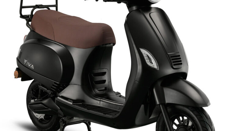 De IVA Lux Electric 2.0 is het nieuwe luxe-model binnen de IVA-familie en behoort tot de modernste elektrische scooters in zijn klasse. Met zijn strakke design, verbeterde accutechniek, krachtige motor en opvallend comfortabele rijervaring is de Lux 2.0 ideaal voor zowel woon-werkverkeer als ontspannen stadsritten. Dit model combineert hoge kwaliteit, stille prestaties en laag verbruik in één stijlvol pakket.