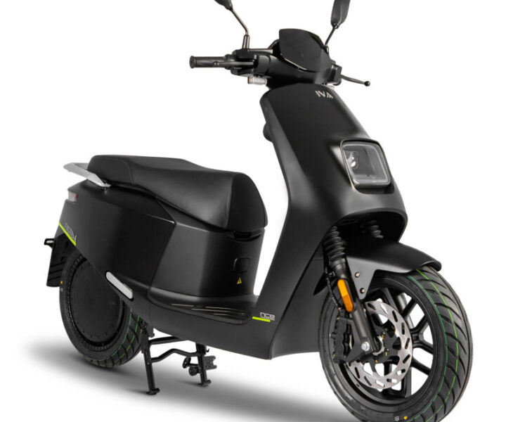 De IVA NCE Pro is het topmodel binnen de IVA NCE-lijn en biedt meer vermogen, meer actieradius en een luxere afwerking dan de standaard NCE. Dankzij de krachtige 3000W motor, grotere lithium-accu en hoogwaardige componenten is de NCE Pro ideaal voor intensief woon-werkverkeer, lange ritten én professioneel gebruik. Deze elektrische scooter combineert kracht, stijl en efficiëntie op een indrukwekkend niveau.